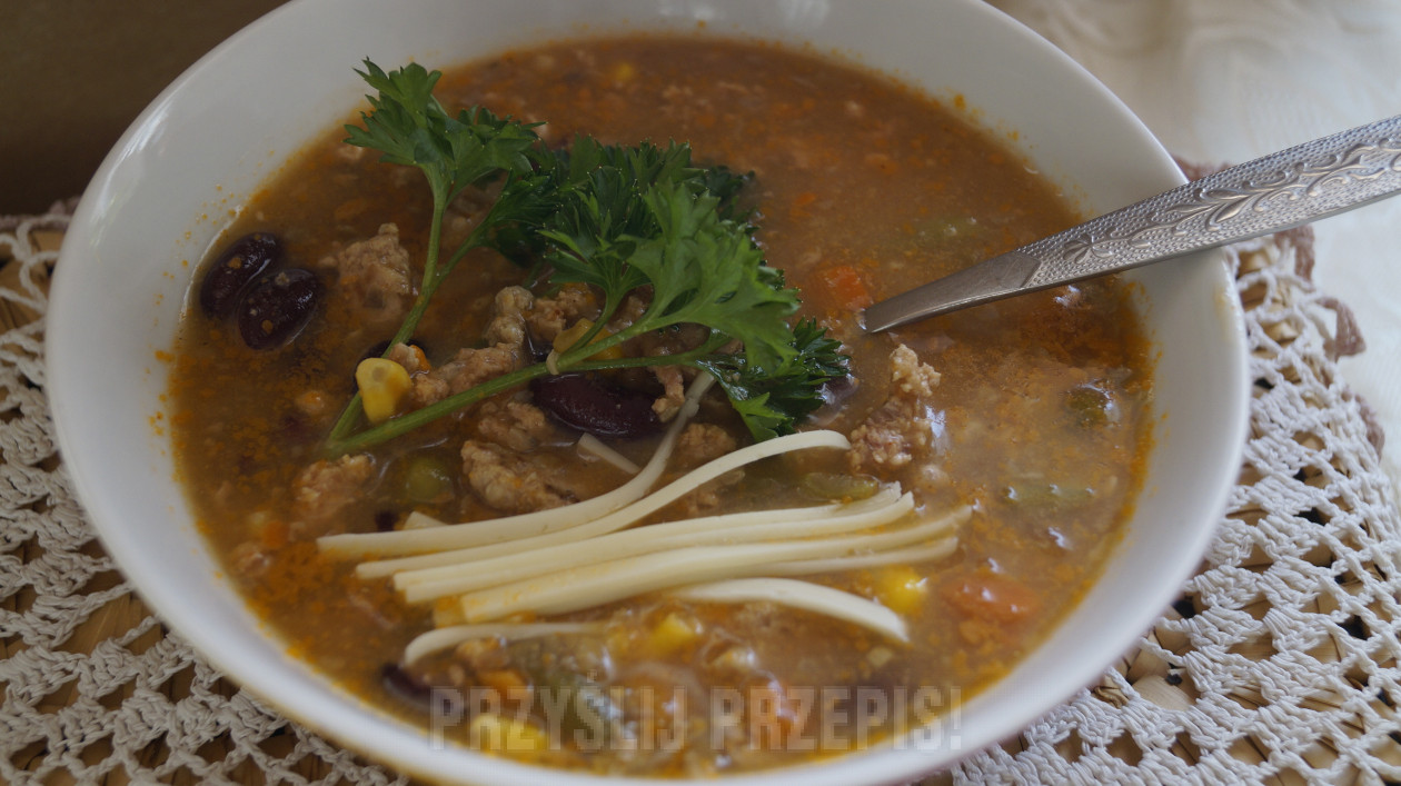 Pikantna zupa warzywna z mięsem mielonym