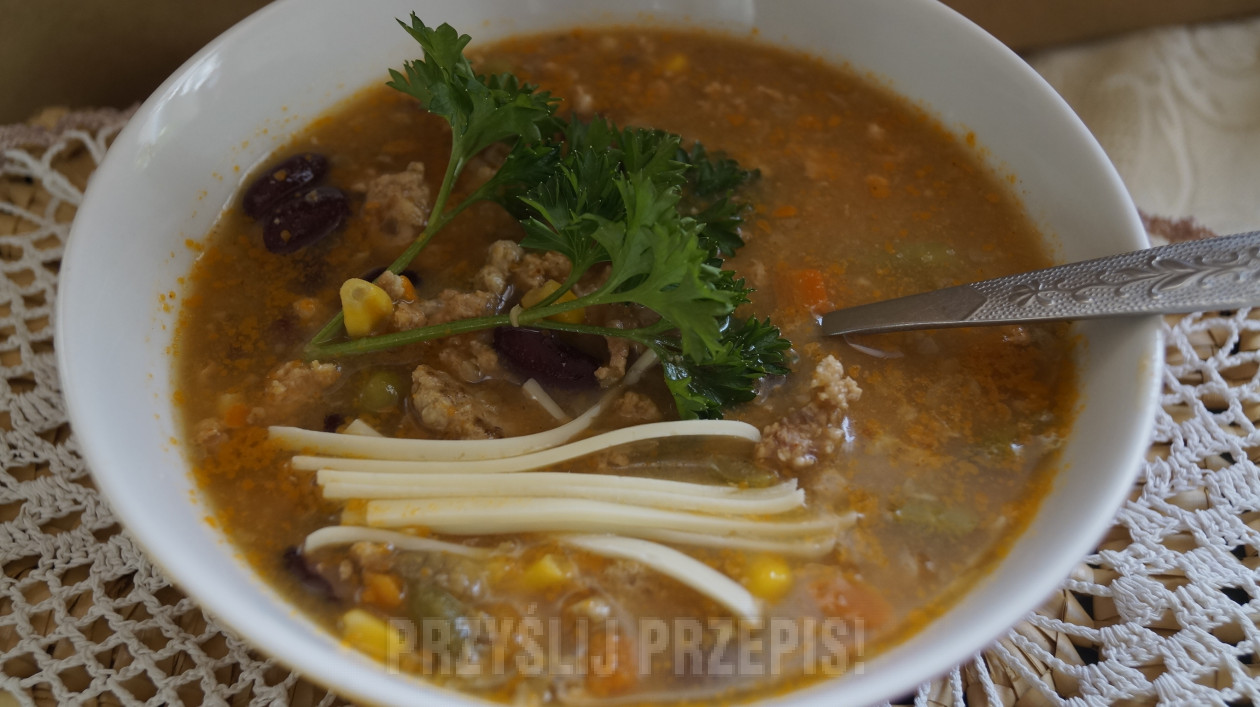 Pikantna zupa warzywna z mięsem mielonym