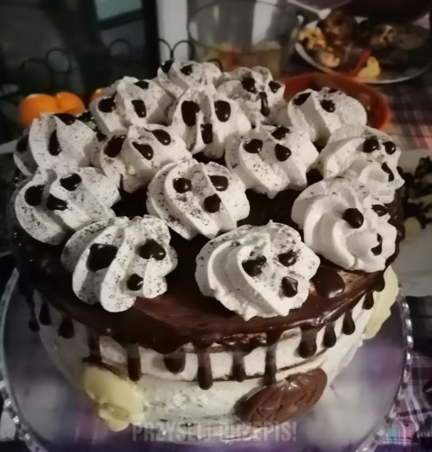 tort z duchami na Halloween