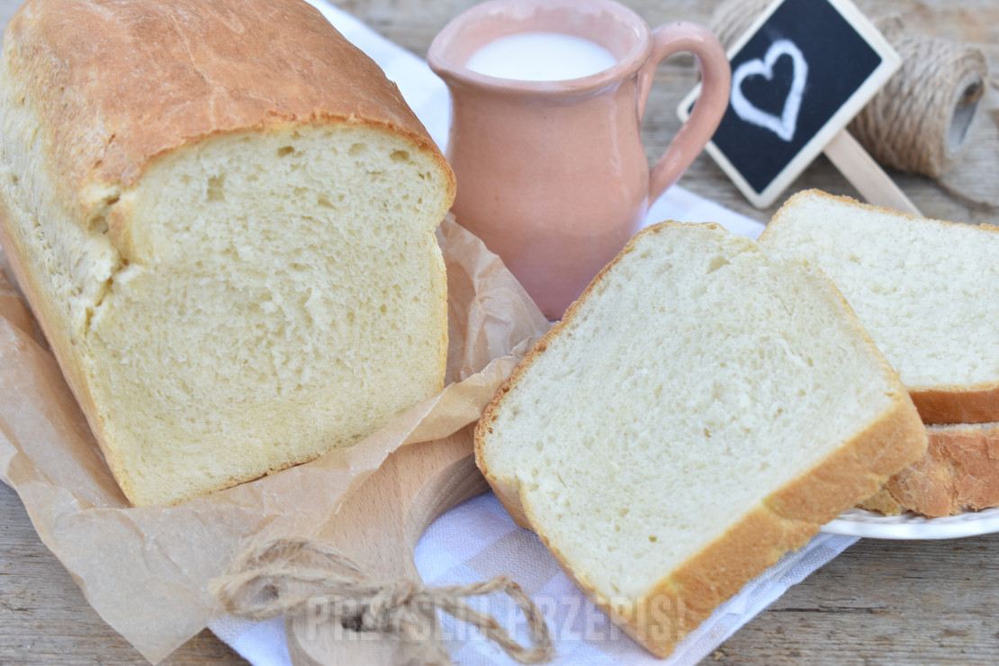 Prosty domowy chleb drożdżowy