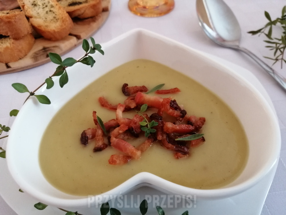 Cebolowo - czosnkowa zupa krem ziemniaczana z chrupiącym boczkiem
