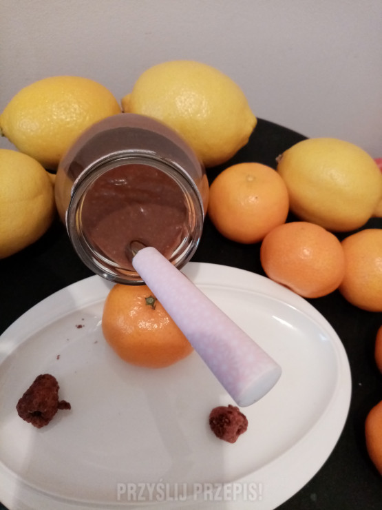 Vege naleśniki na słodko z kremem czekoladowym na bazie ciecierzycy