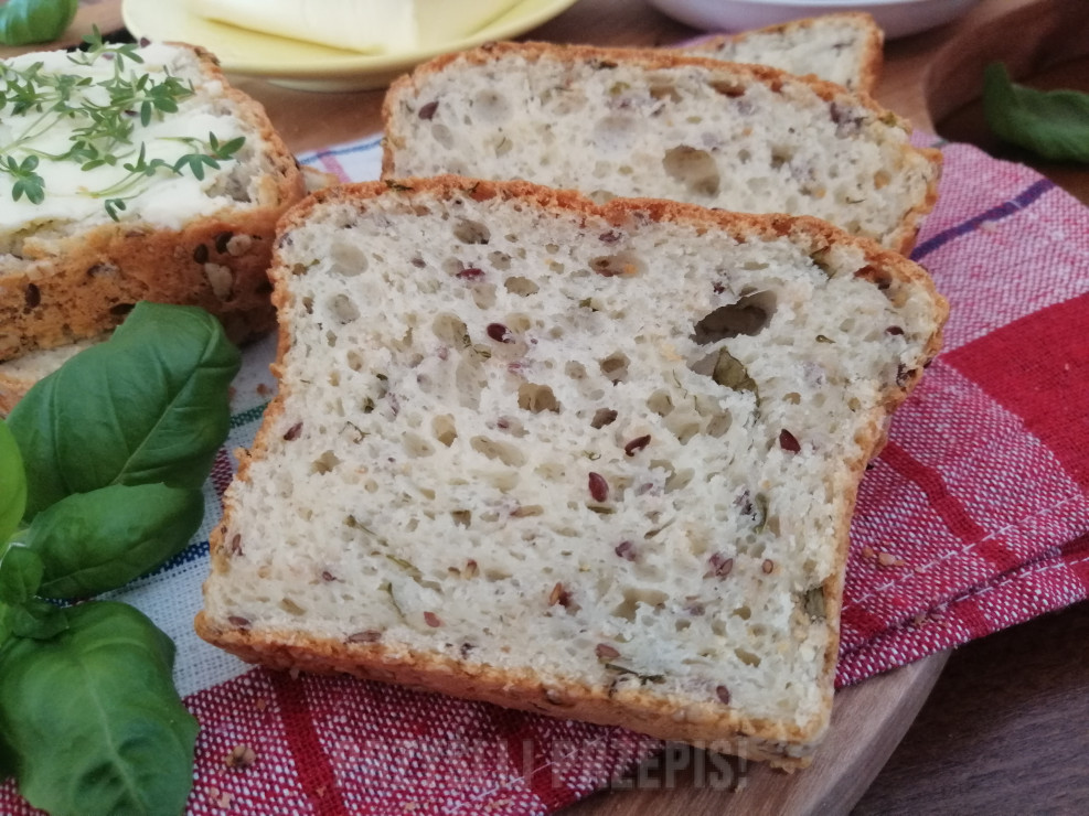Chleb pszenny z koperkiem , bazylią i serem typu feta