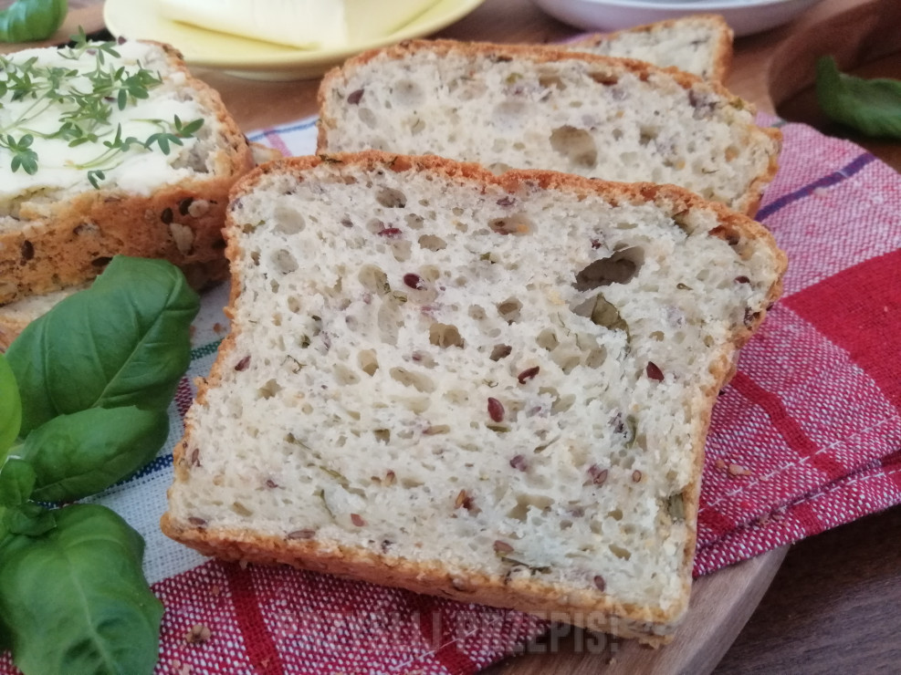 Chleb pszenny z koperkiem , bazylia i serem typu feta
