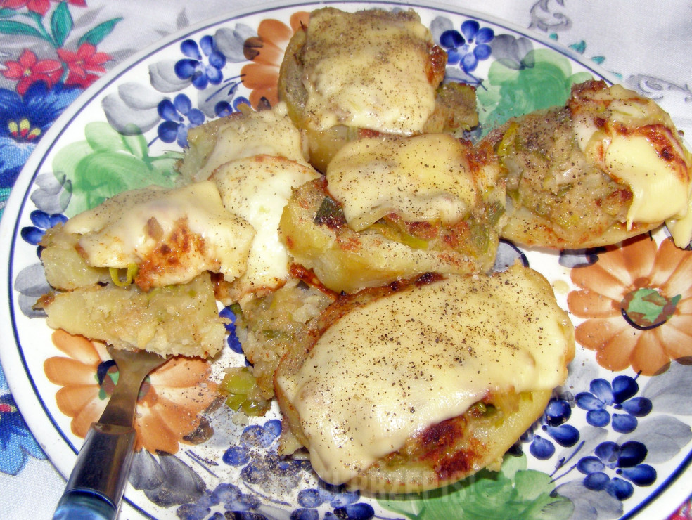 Ziemniaki nadziewane porami z piekarnika