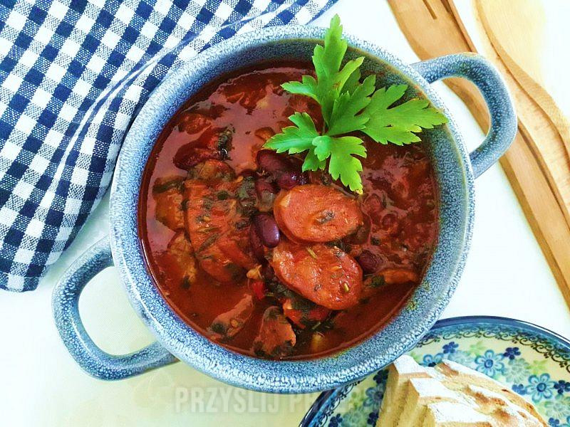 Fabada - gęsta zupa z chorizo