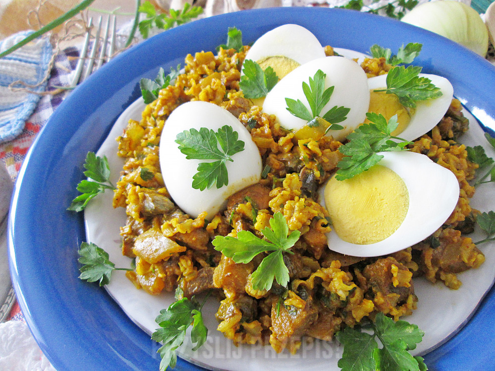 Curry z jajkiem i brązowym ryżem