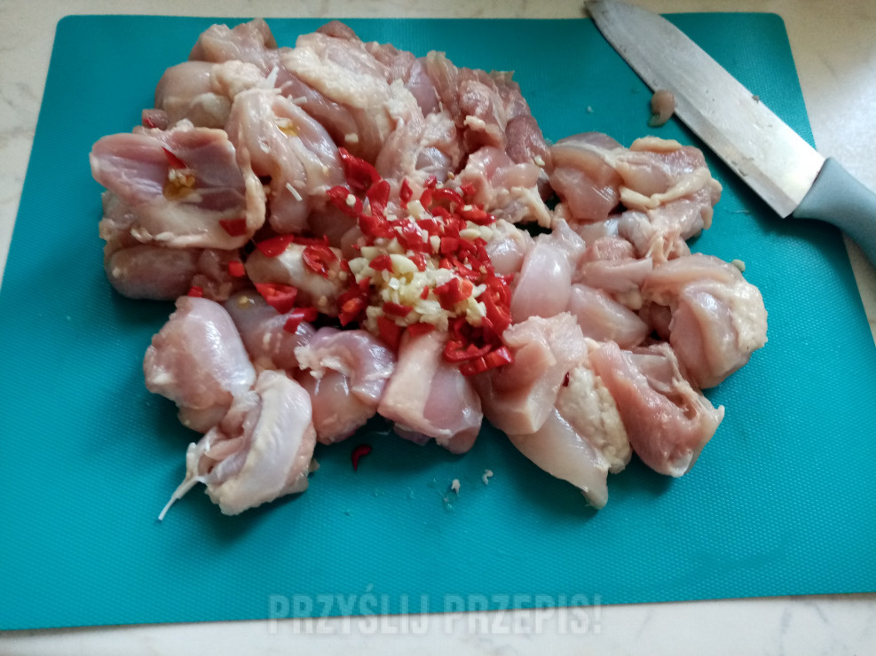 Udka kurczaka w sosie z grzybów leśnych