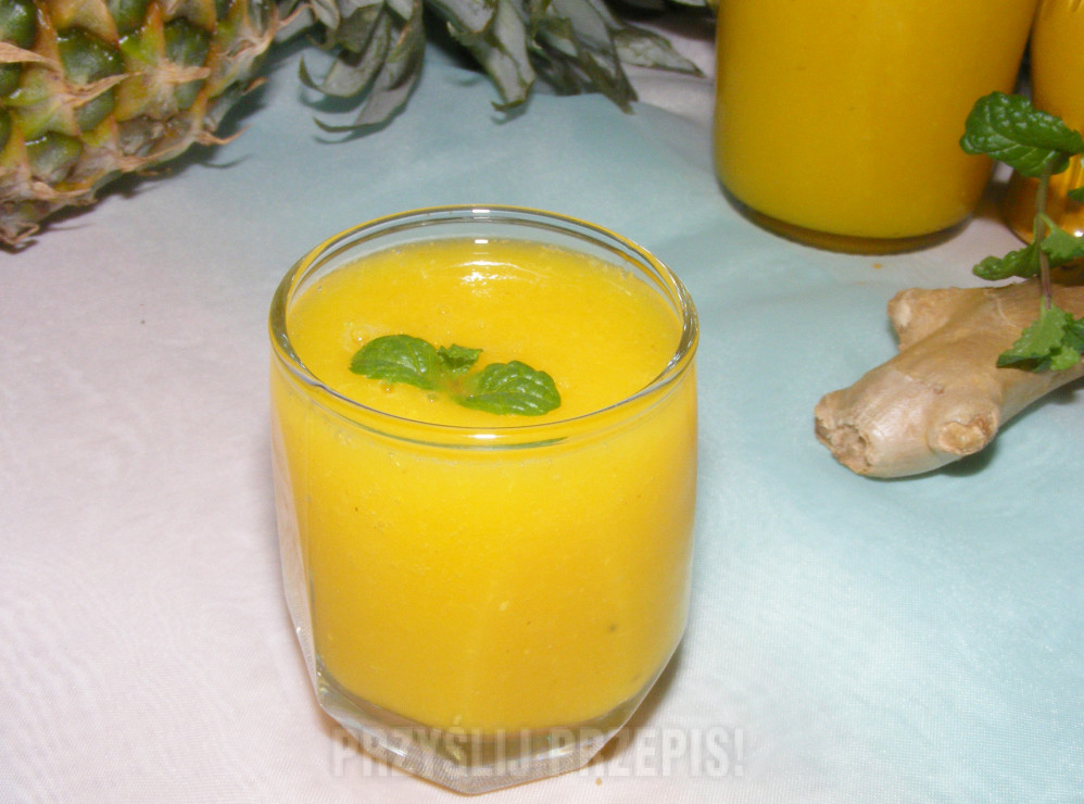 Shot ananasowo pomarańczowy z imbirem i kurkumą na odporność