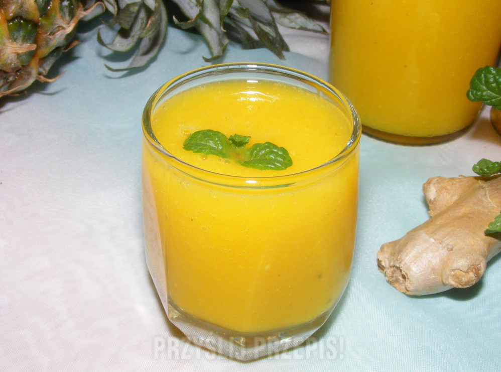 Shot ananasowo pomarańczowy z imbirem i kurkumą na odporność