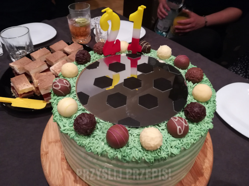 Tort  urodzinowy dla piłkarza ''Selfie Cake''