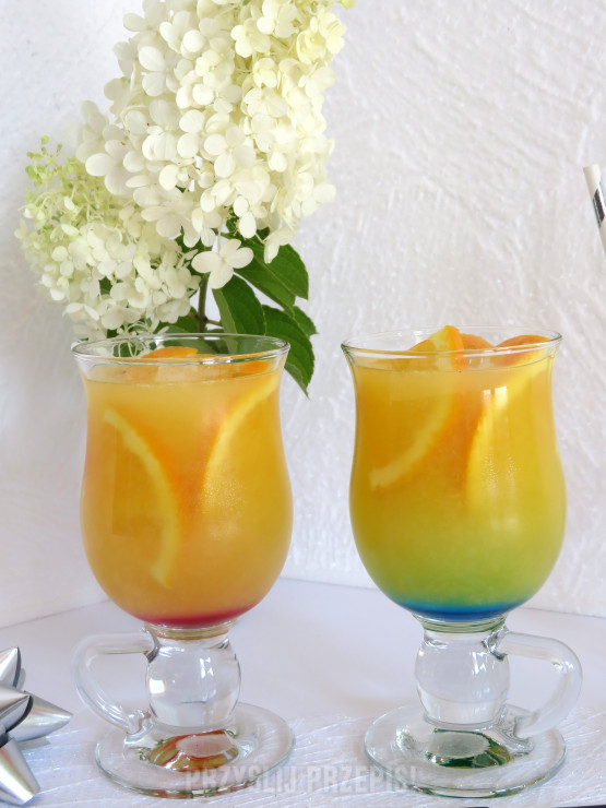 Drink pomarańczowy z białym rumem